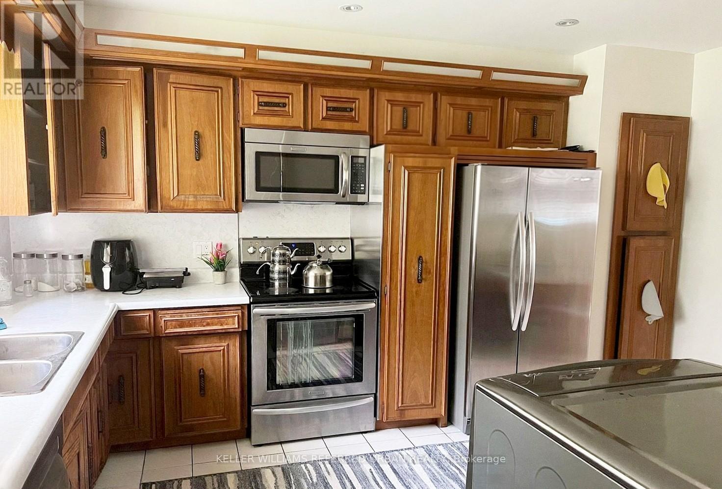 147 Almore Avenue, Toronto, Ontario  M3H 2H9 - Photo 6 - C12805658