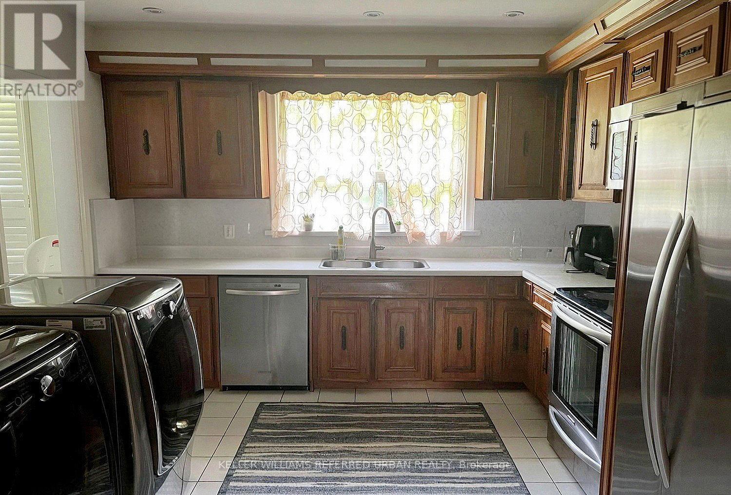 147 Almore Avenue, Toronto, Ontario  M3H 2H9 - Photo 7 - C12805658