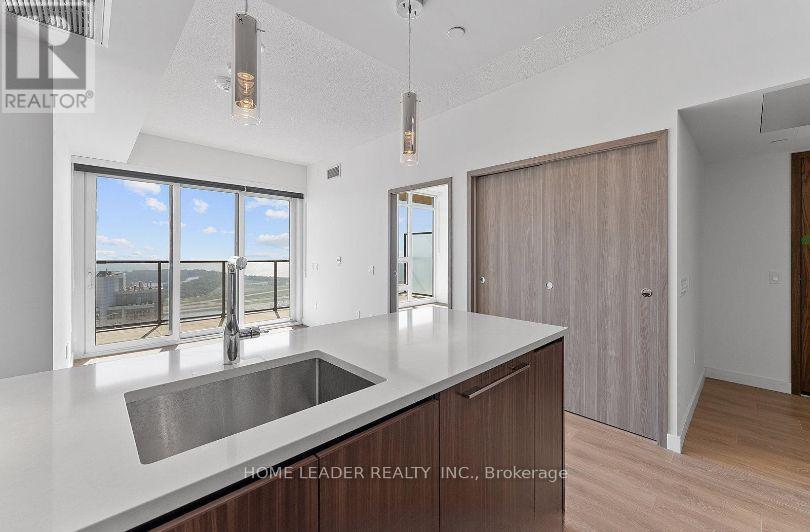 5910 - 3 Concord Cityplace Way, Toronto, Ontario  M5V 0X4 - Photo 7 - C12805690