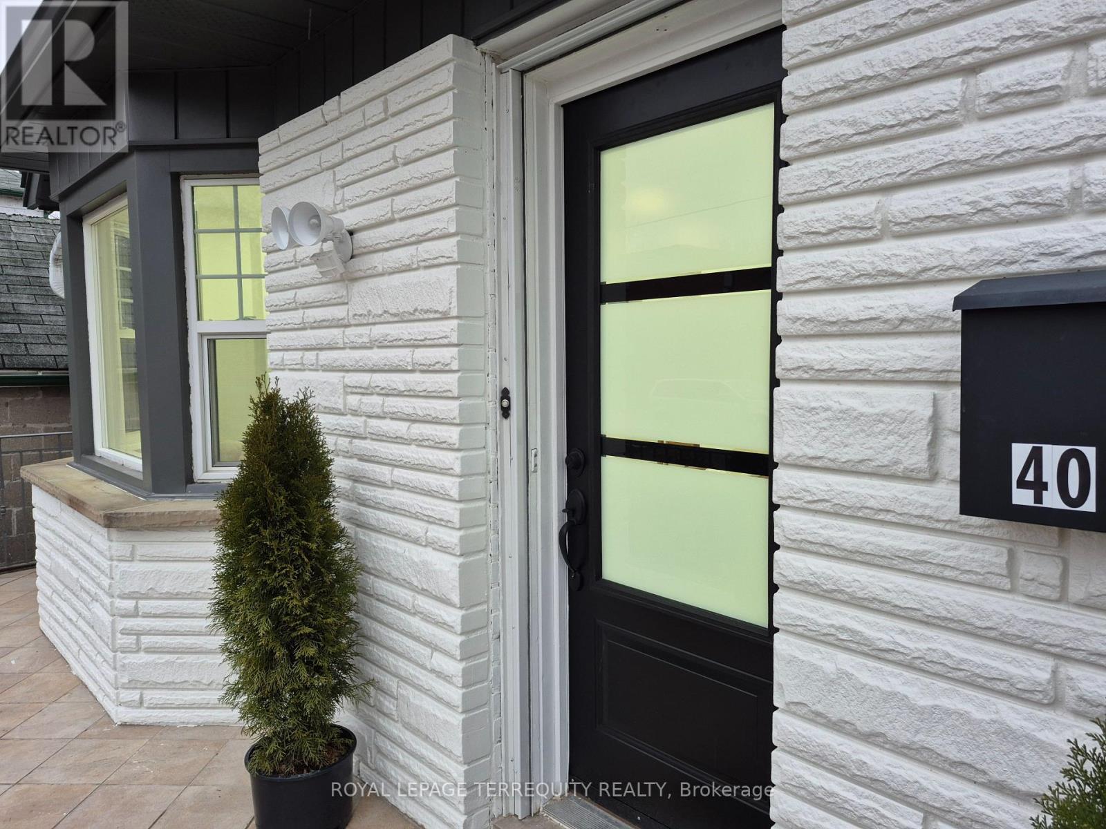 40 Leroy Avenue, Toronto (Danforth Village-East York), Ontario  M4J 4G8 - Photo 4 - E12805530