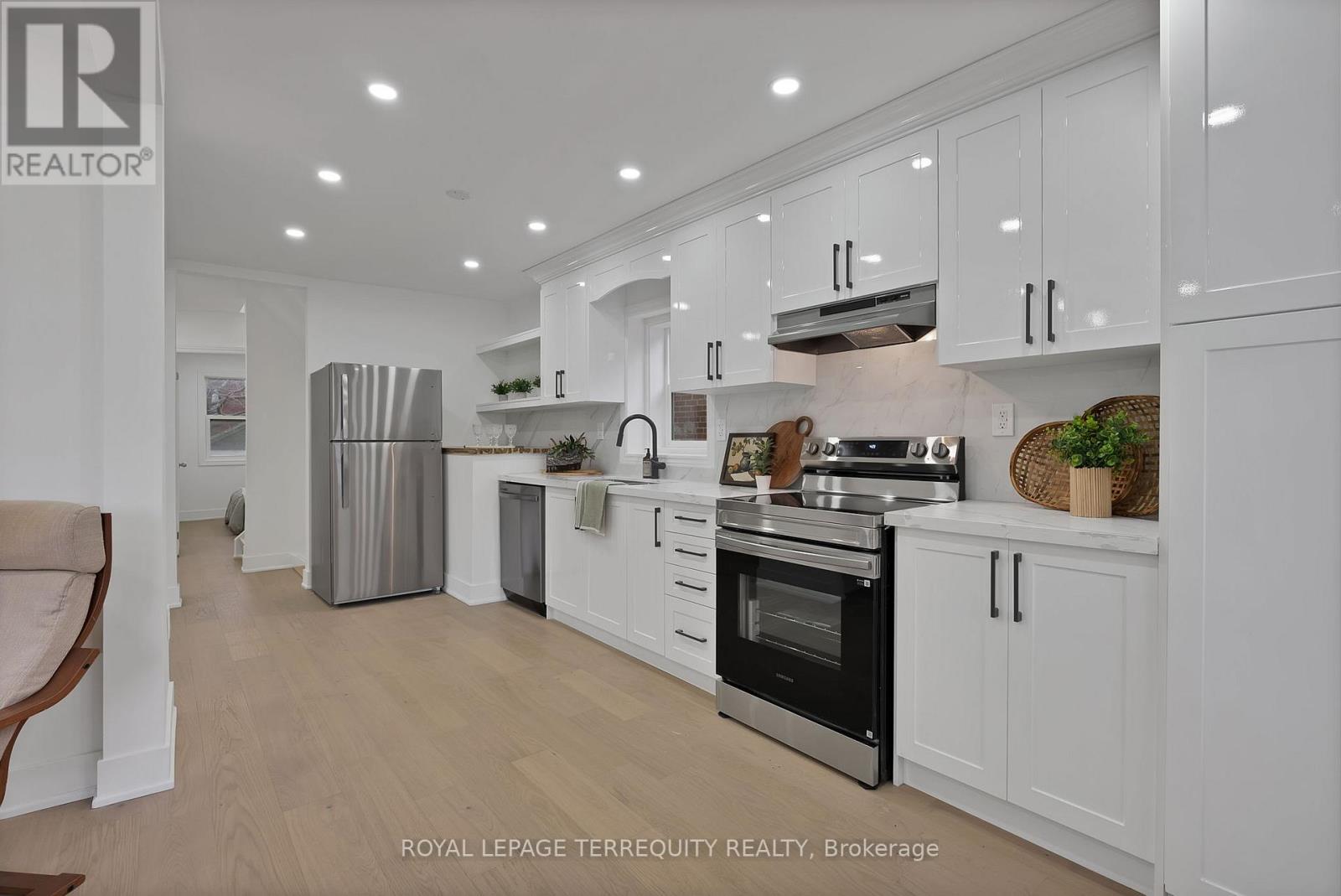 40 Leroy Avenue, Toronto (Danforth Village-East York), Ontario  M4J 4G8 - Photo 8 - E12805530