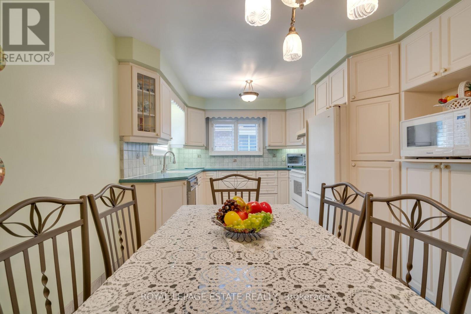 17 Altair Avenue, Toronto, Ontario  M1W 2R1 - Photo 9 - E12805622