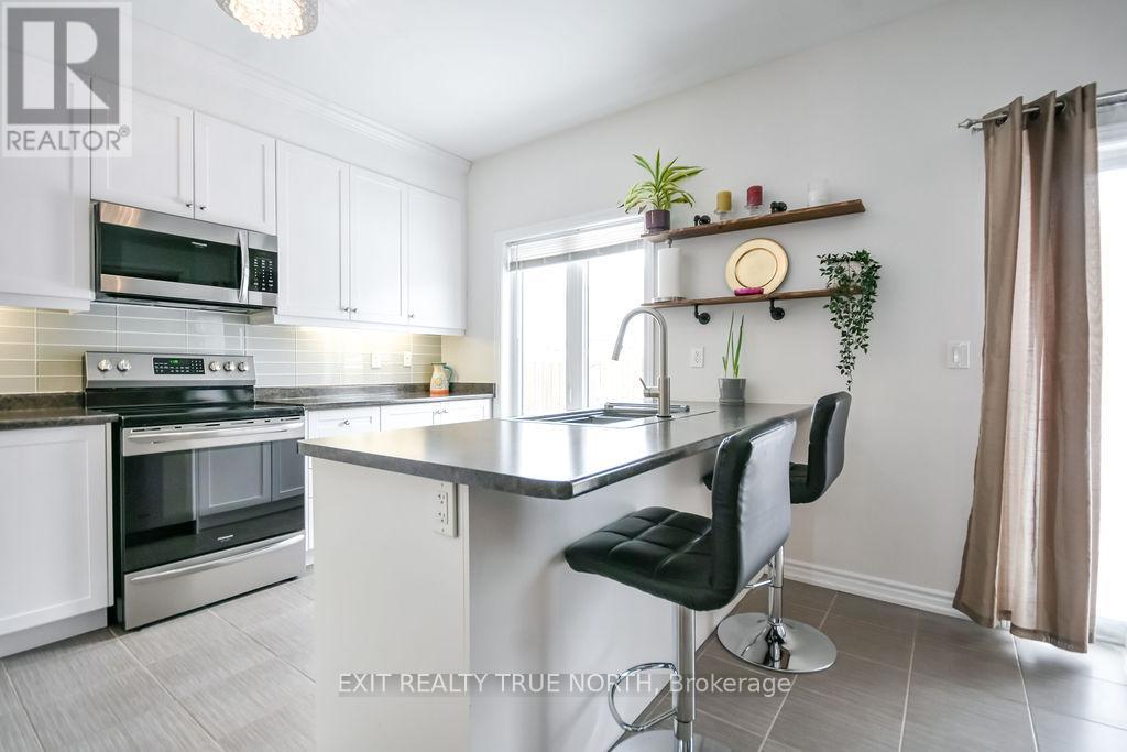 33 Battalion Drive, Essa, Ontario  L3W 0B3 - Photo 13 - N12805484