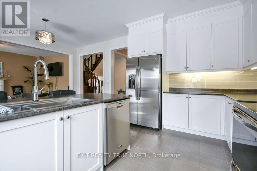 33 Battalion Drive, Essa, Ontario  L3W 0B3 - Photo 15 - N12805484