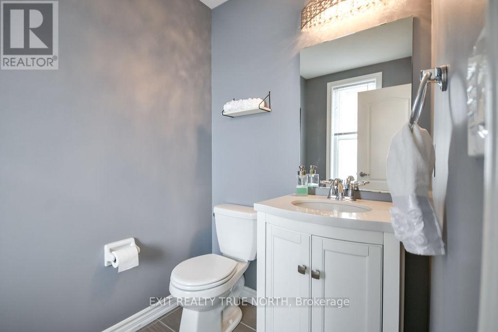 33 Battalion Drive, Essa, Ontario  L3W 0B3 - Photo 7 - N12805484