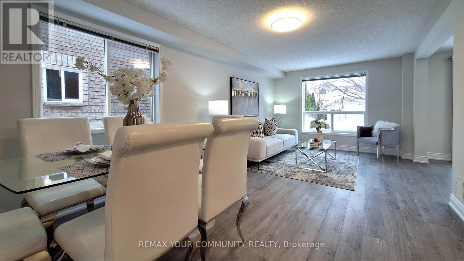 8 Srigley Street, Barrie (Holly), Ontario  L4N 0L9 - Photo 4 - S12805718