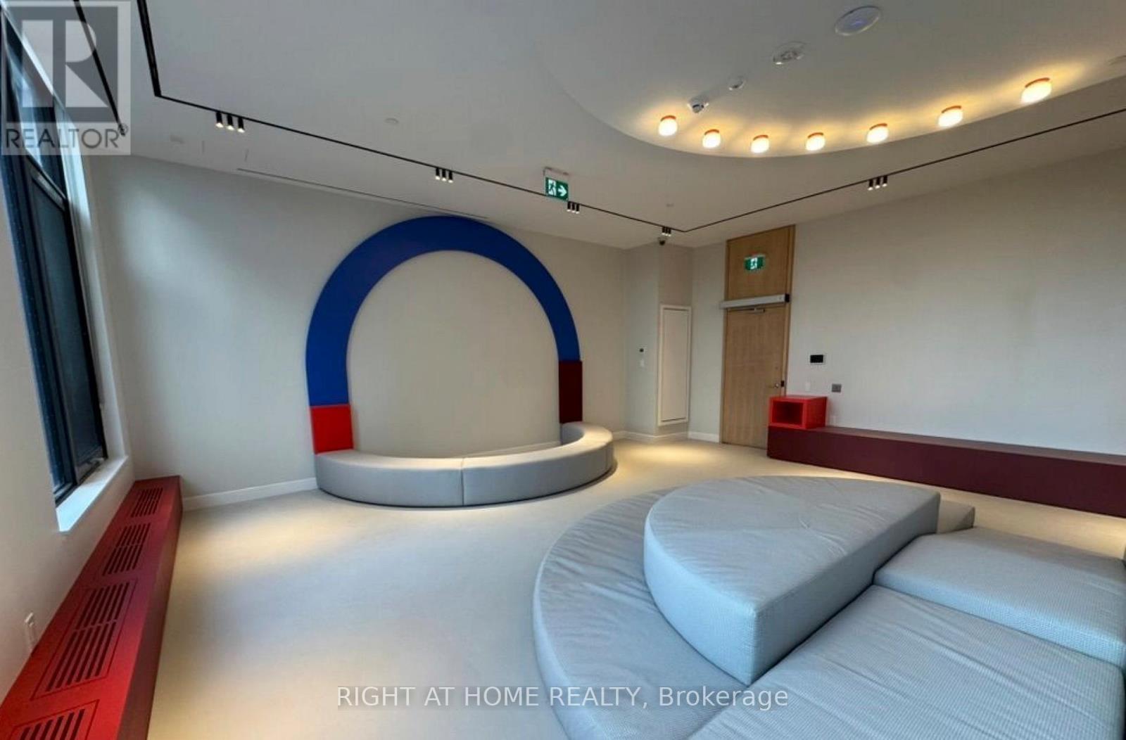 3803 - 395 Square One Drive, Mississauga, Ontario  L5B 0P6 - Photo 19 - W12805440