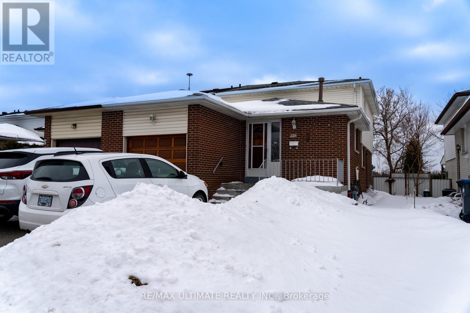 3314 Strabane Drive, Mississauga, Ontario  L5C 1W7 - Photo 2 - W12805462