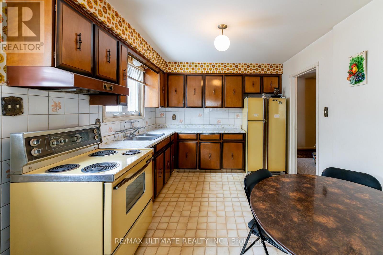 3314 Strabane Drive, Mississauga, Ontario  L5C 1W7 - Photo 4 - W12805462