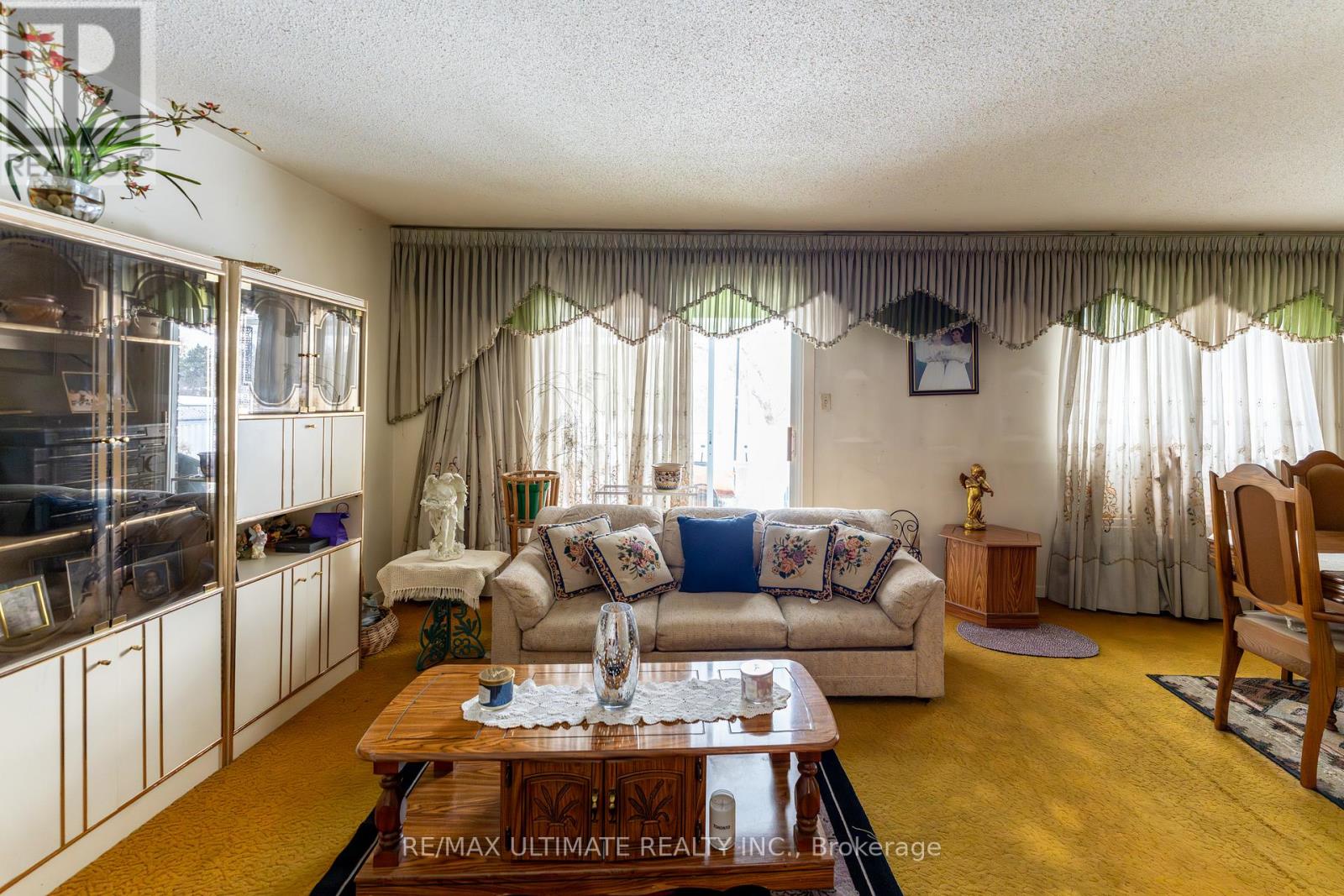 3314 Strabane Drive, Mississauga, Ontario  L5C 1W7 - Photo 6 - W12805462