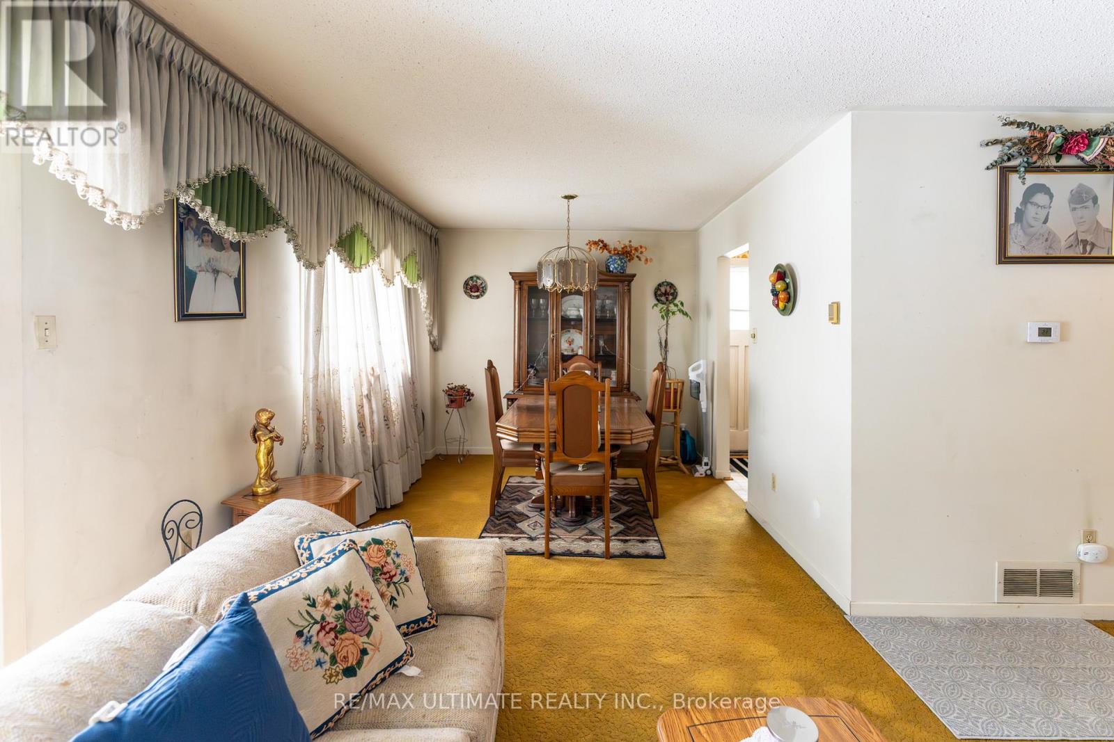 3314 Strabane Drive, Mississauga, Ontario  L5C 1W7 - Photo 8 - W12805462