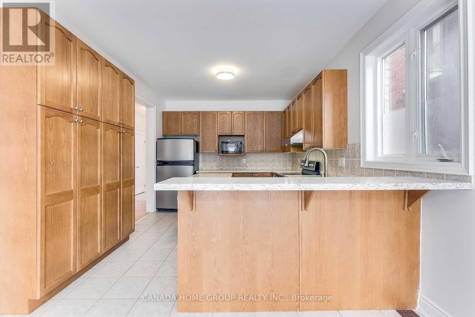 3369 Springflower Way, Oakville, Ontario  L6L 6V1 - Photo 11 - W12805476