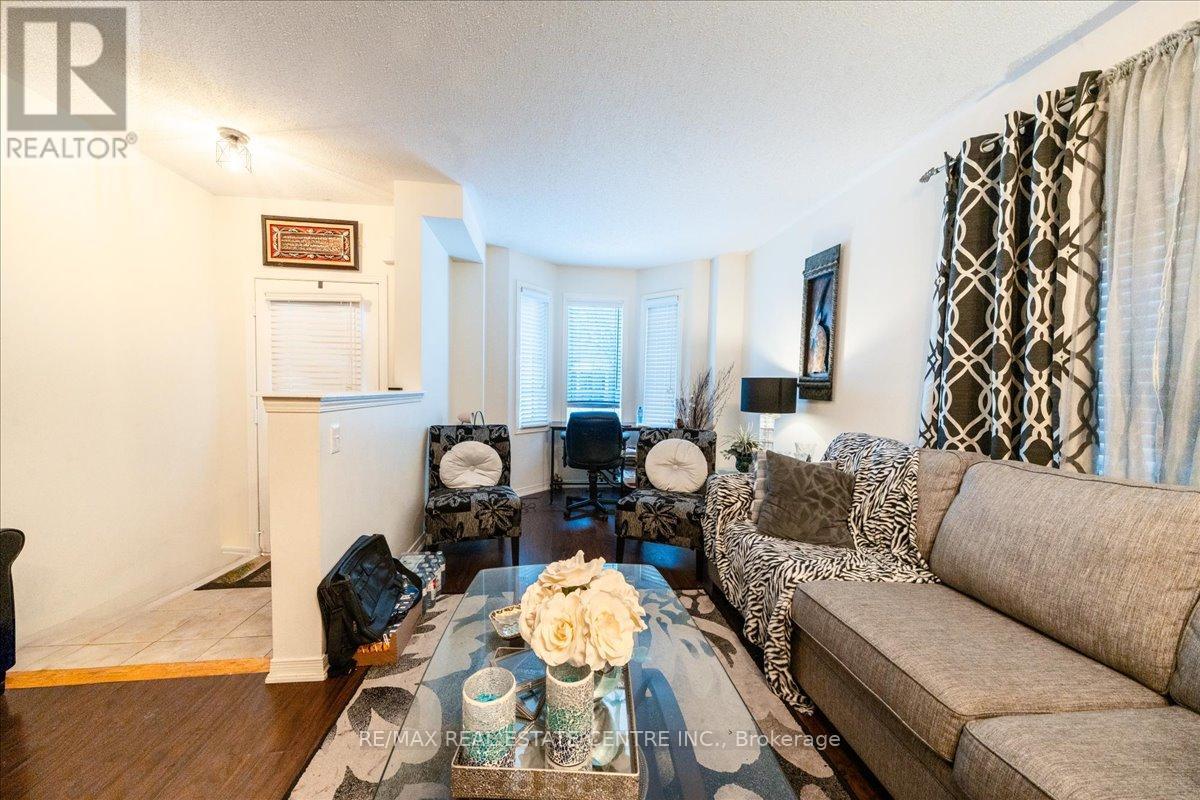 523 Nairn Circle, Milton, Ontario  L9T 8A5 - Photo 12 - W12805516