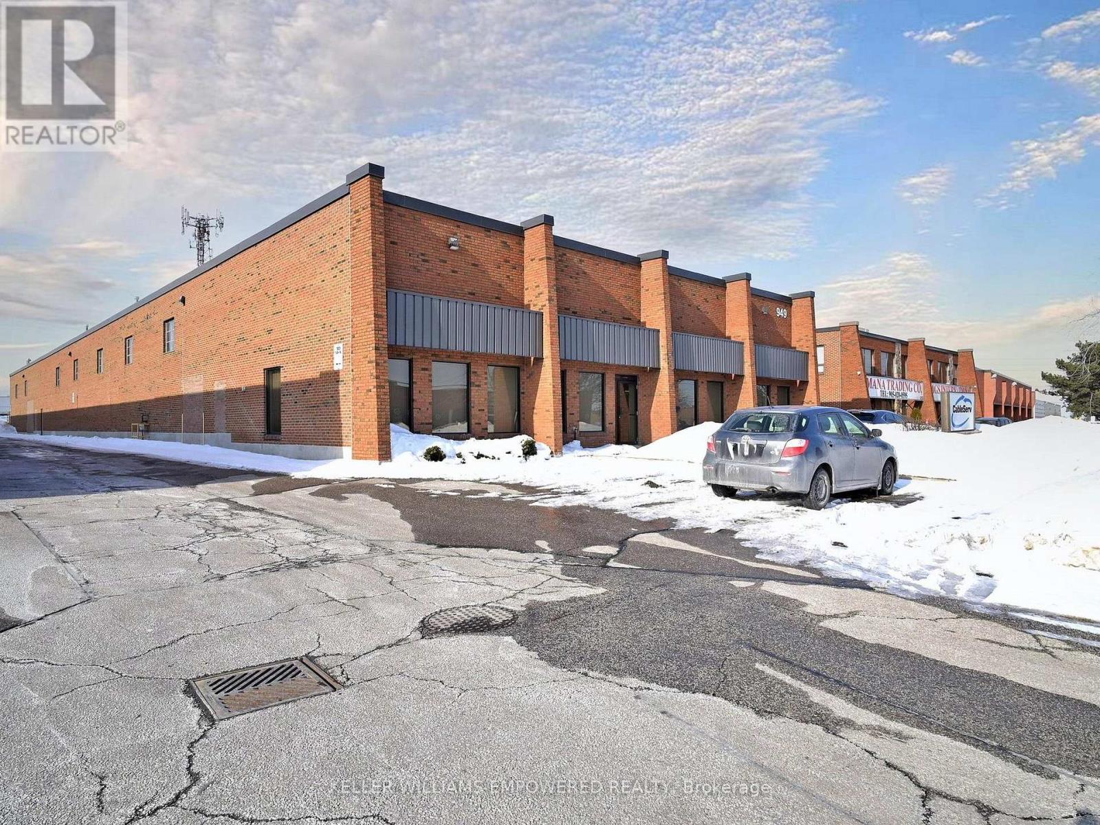 949 Kamato Road, Mississauga, Ontario  L4W 2R5 - Photo 1 - W12805542