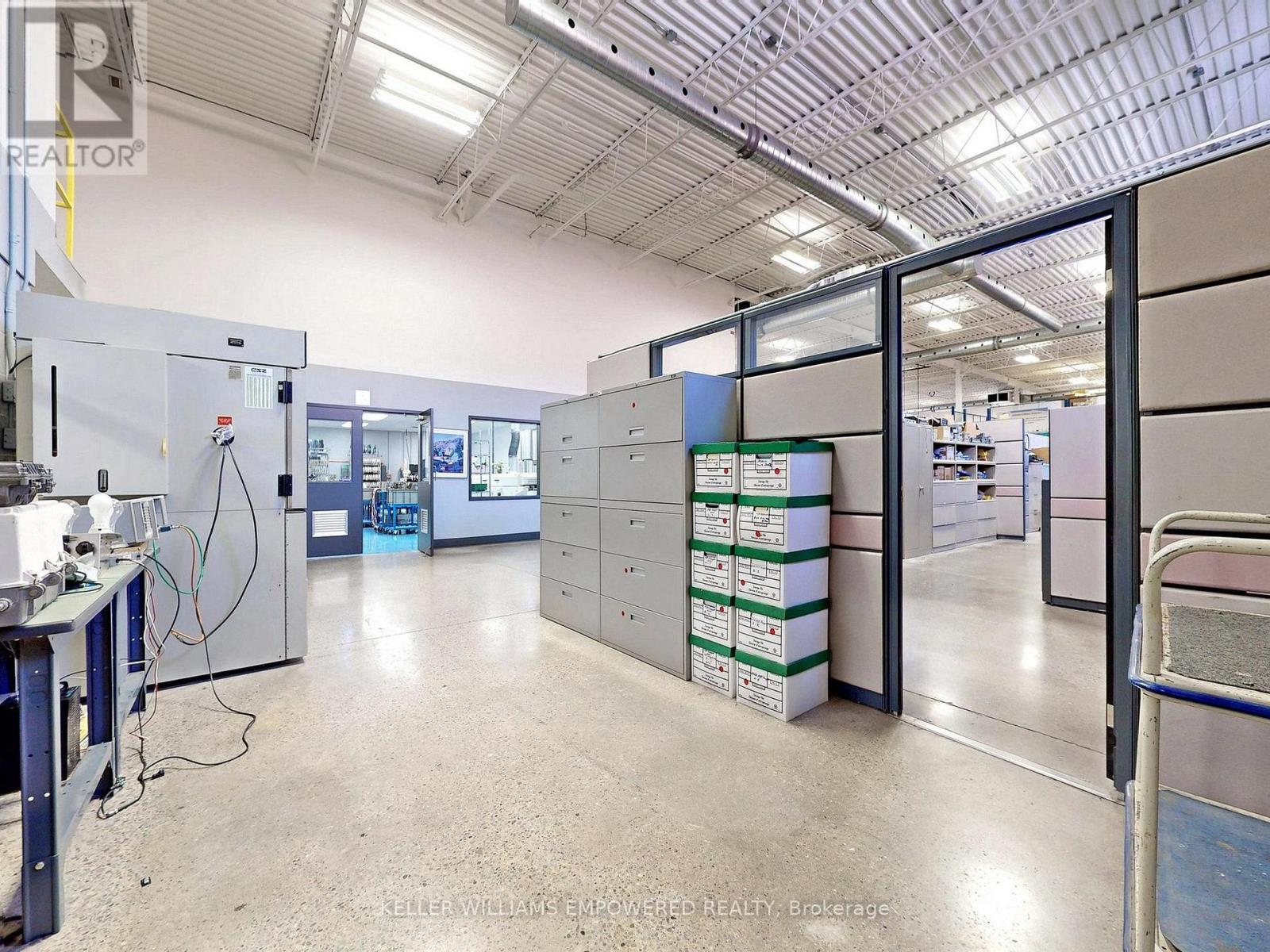 949 Kamato Road, Mississauga, Ontario  L4W 2R5 - Photo 15 - W12805542