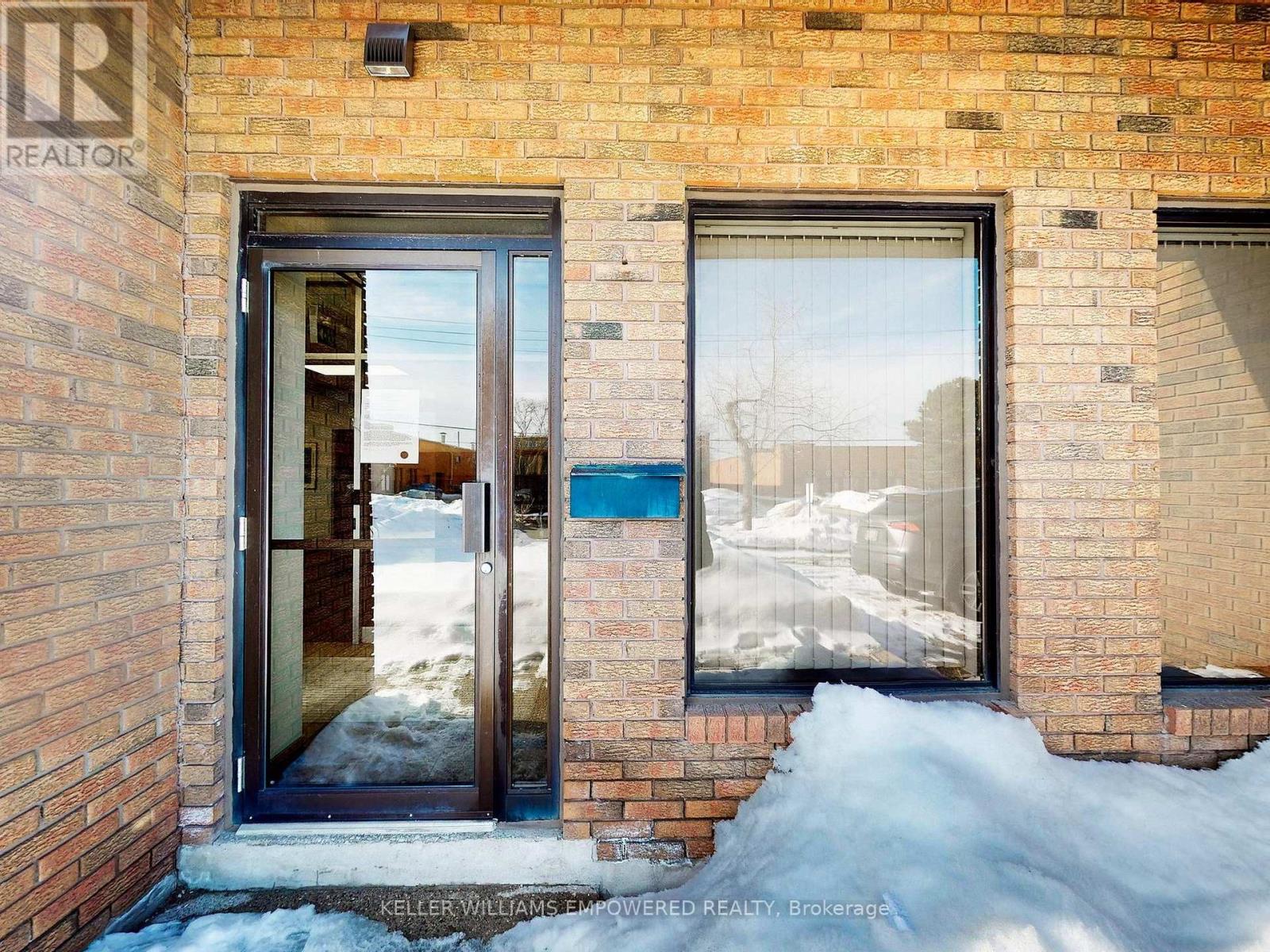 949 Kamato Road, Mississauga, Ontario  L4W 2R5 - Photo 2 - W12805542