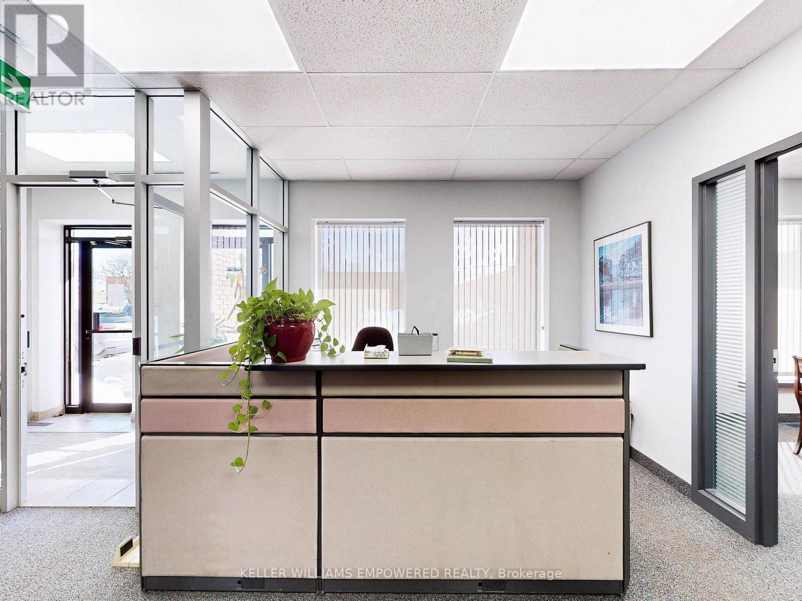 949 Kamato Road, Mississauga, Ontario  L4W 2R5 - Photo 4 - W12805542