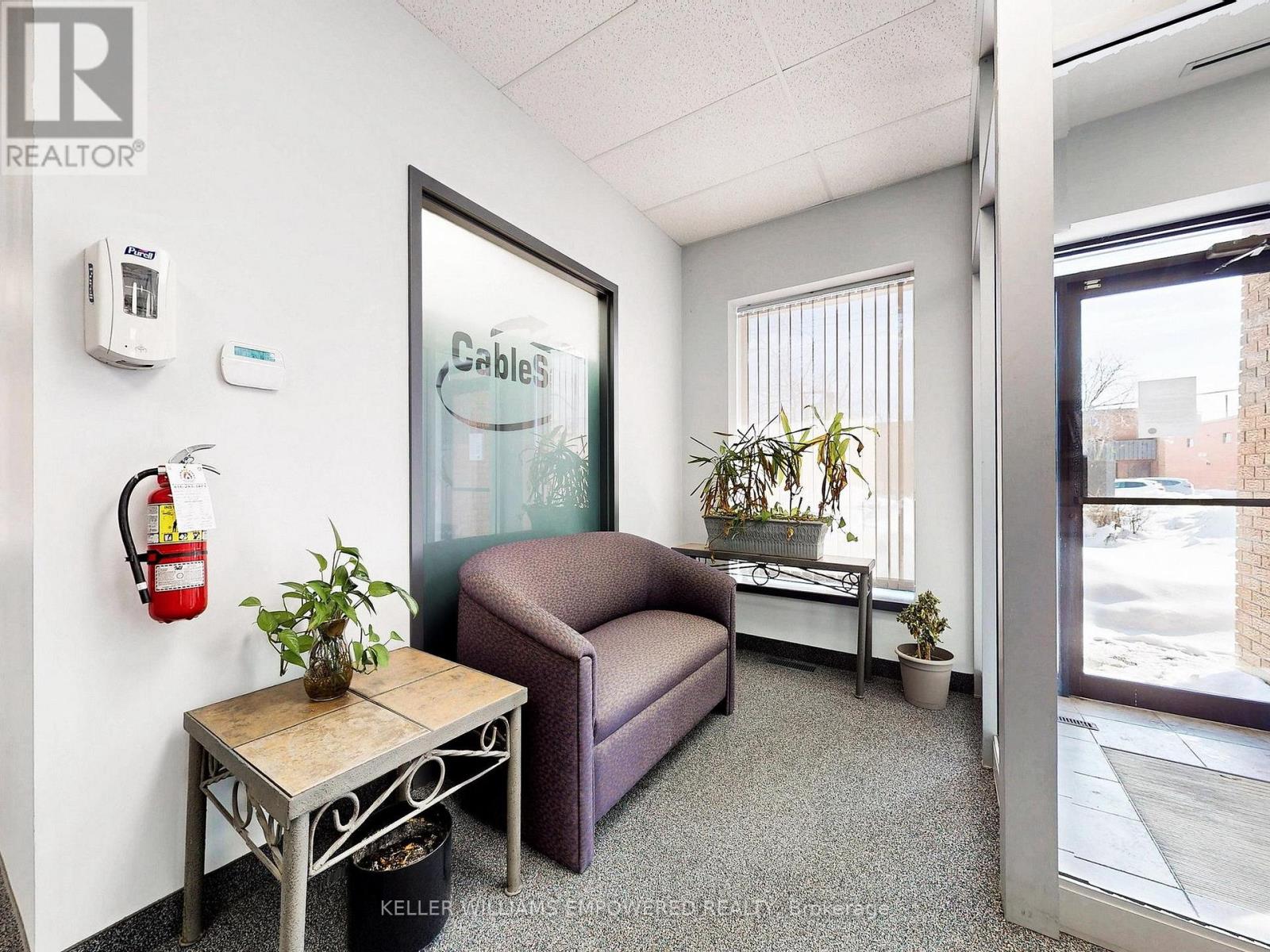 949 Kamato Road, Mississauga, Ontario  L4W 2R5 - Photo 5 - W12805542