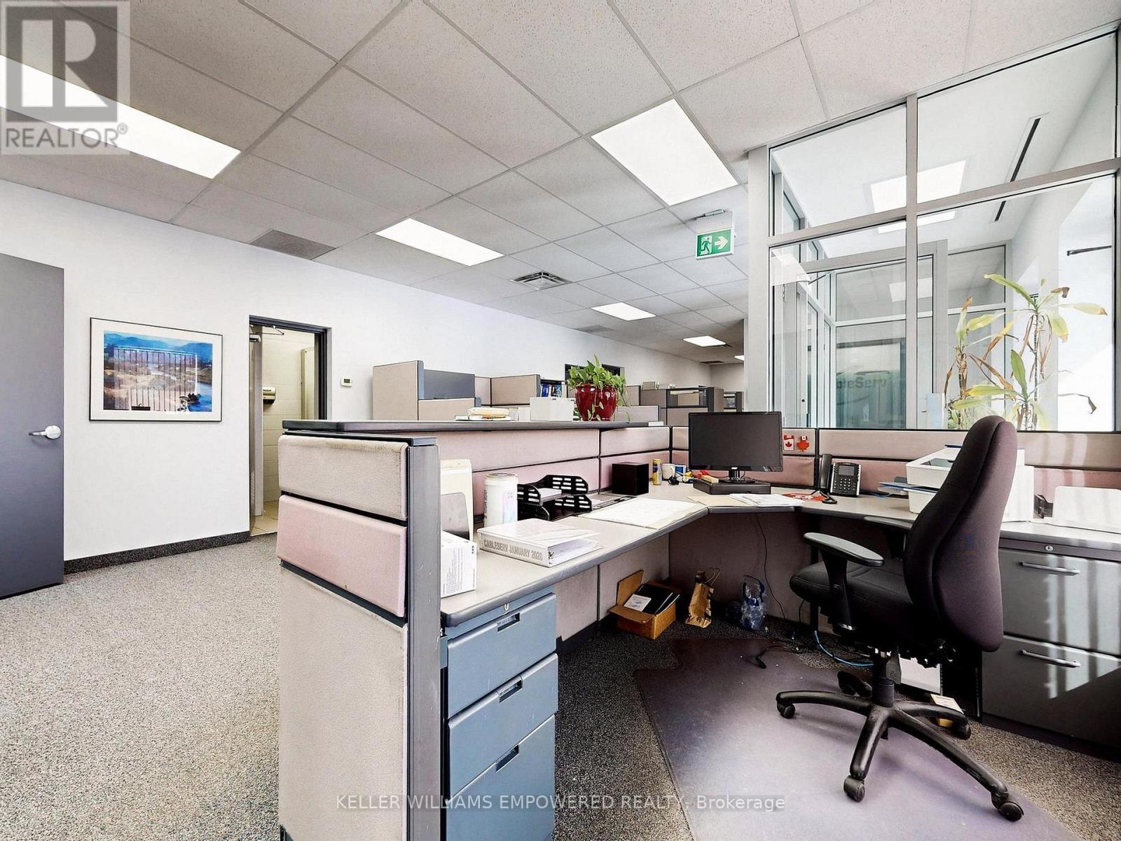 949 Kamato Road, Mississauga, Ontario  L4W 2R5 - Photo 6 - W12805542