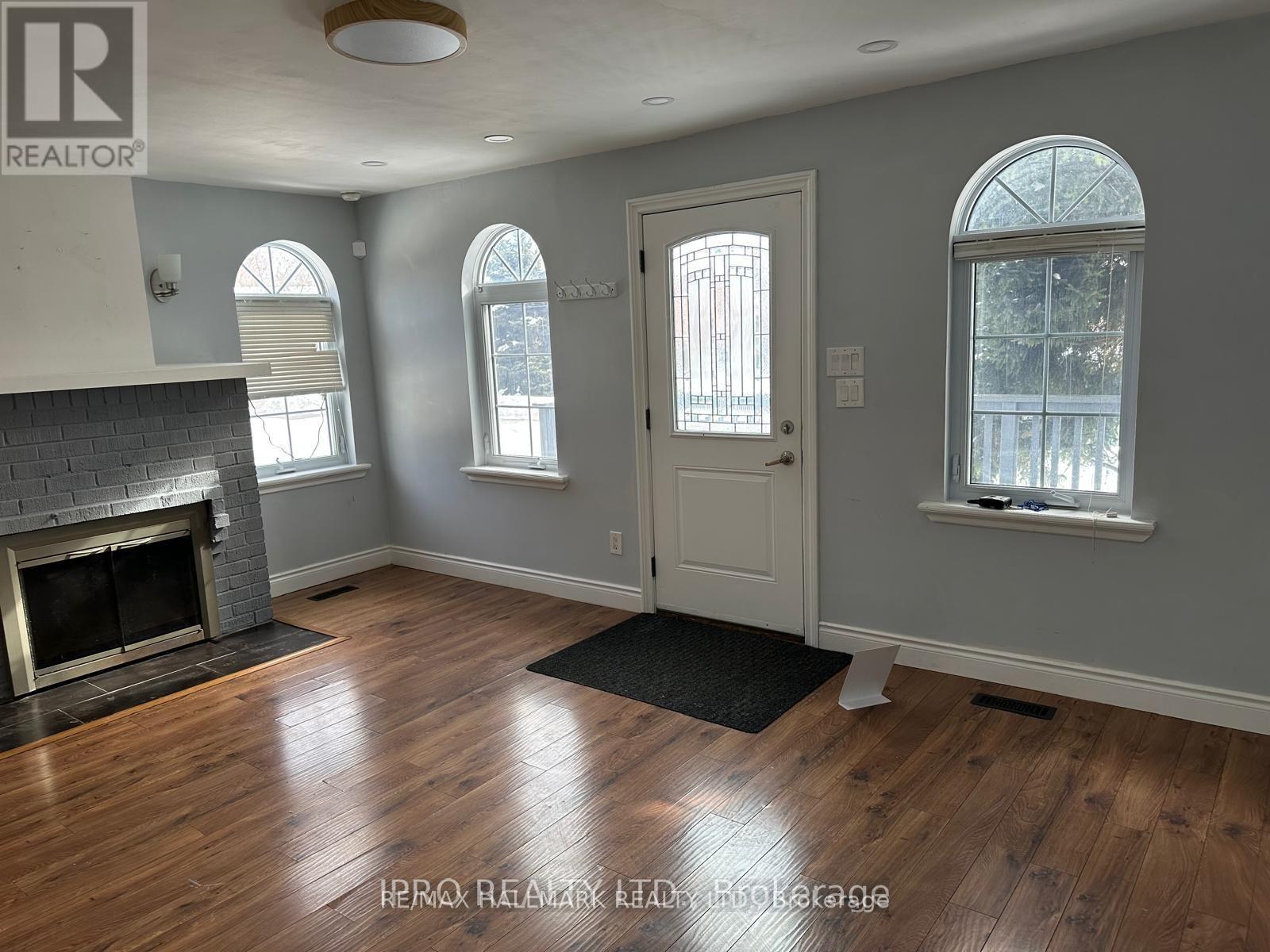 853 Fourth Street, Mississauga, Ontario  L5E 1J7 - Photo 2 - W12805568