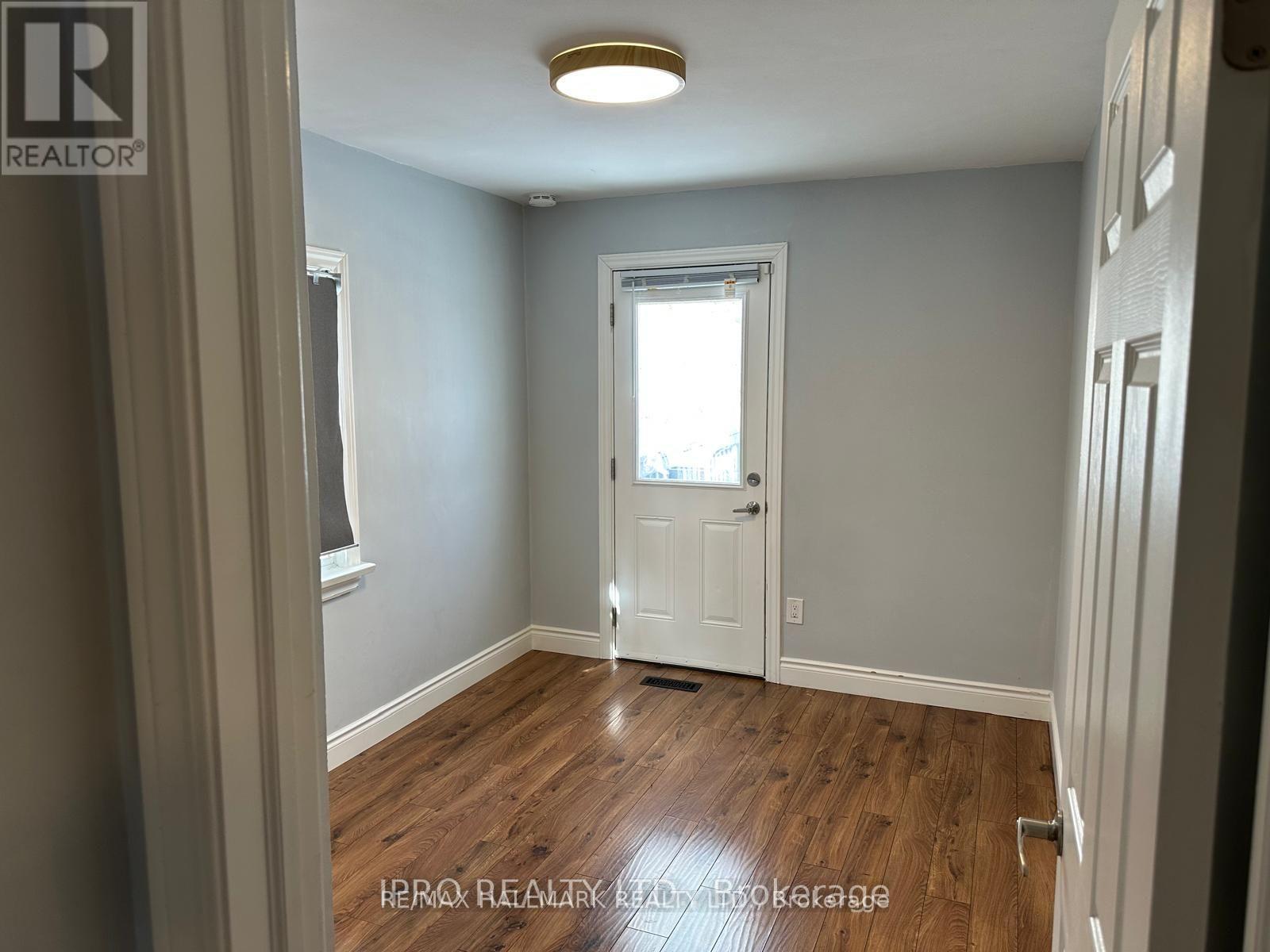 853 Fourth Street, Mississauga, Ontario  L5E 1J7 - Photo 7 - W12805568