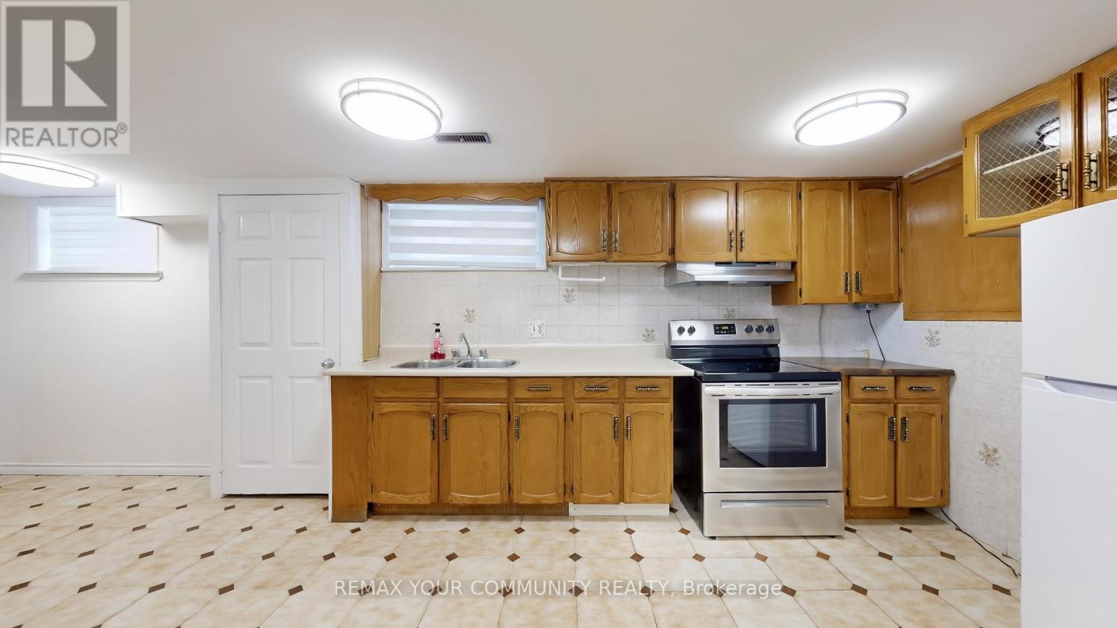 7 Brazil Gate, Toronto, Ontario  M9L 1K3 - Photo 32 - W12805594