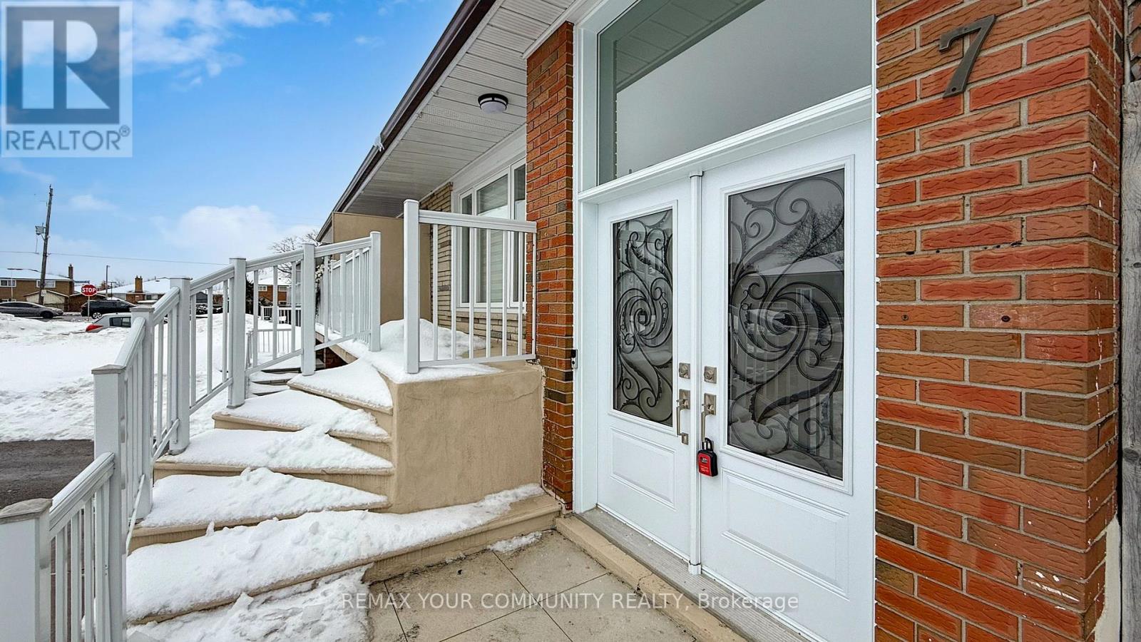 7 Brazil Gate, Toronto, Ontario  M9L 1K3 - Photo 5 - W12805594