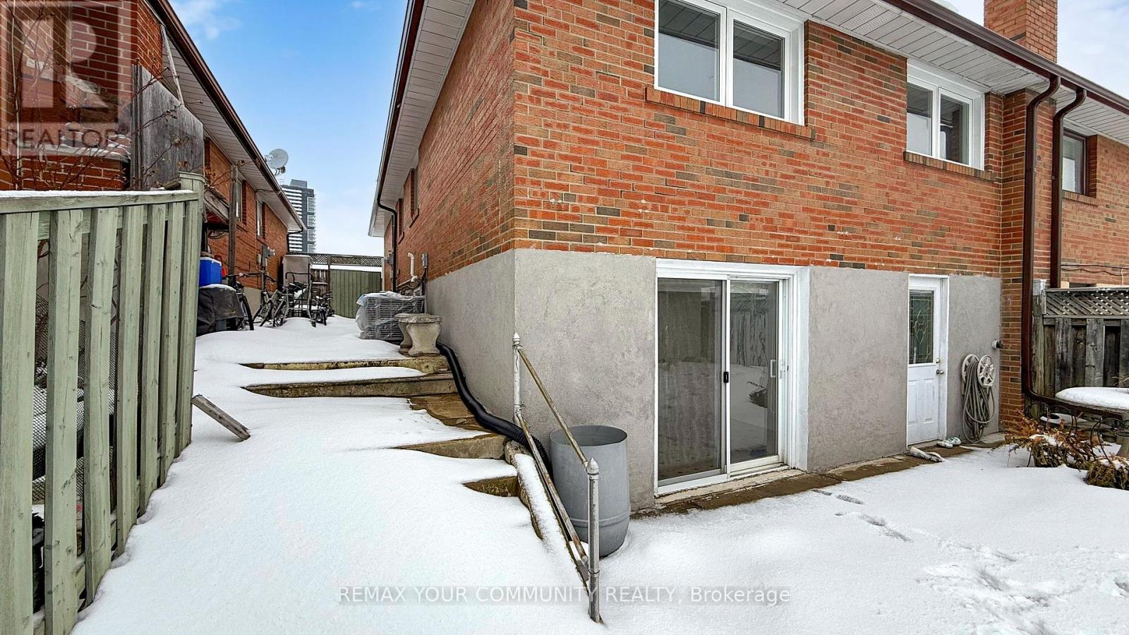 7 Brazil Gate, Toronto, Ontario  M9L 1K3 - Photo 50 - W12805594