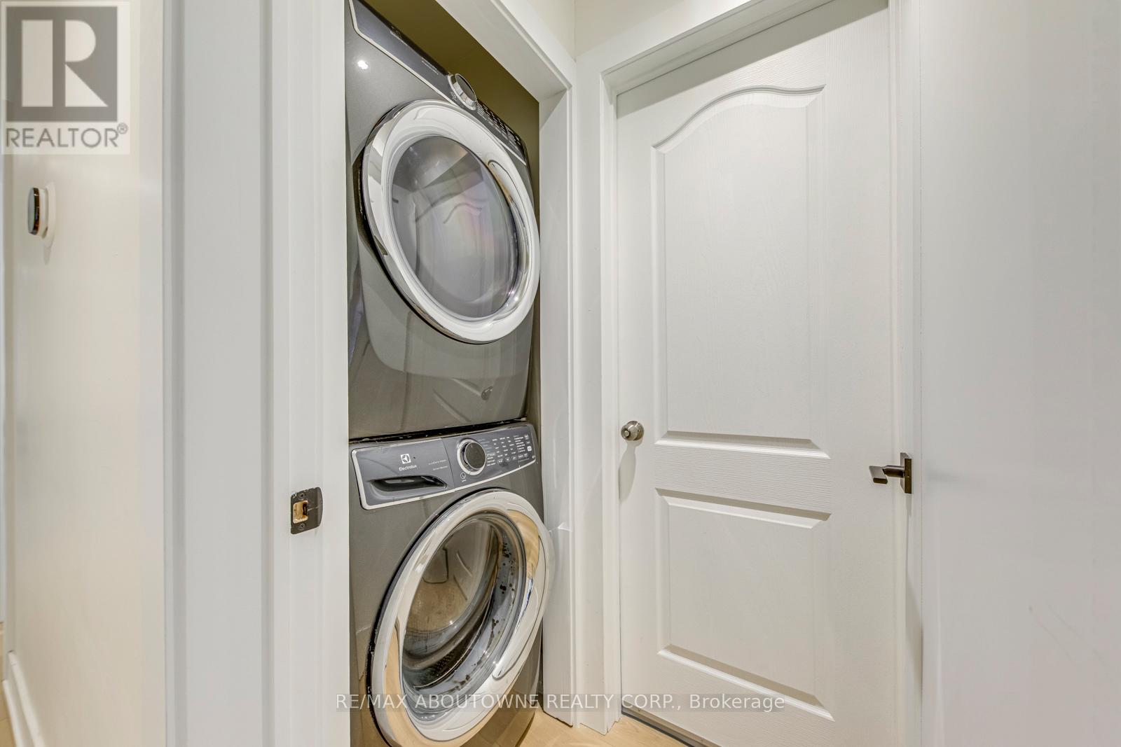 7 Ivybridge Drive, Toronto, Ontario  M9C 3R2 - Photo 29 - W12805618