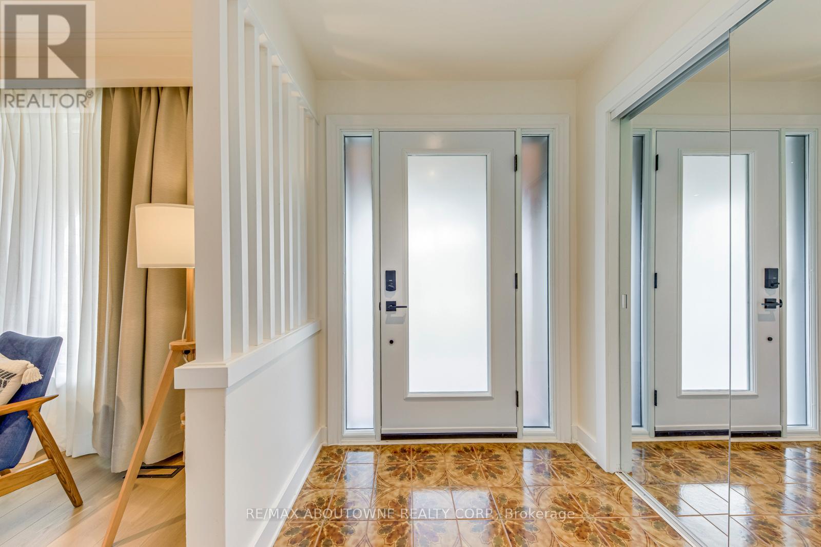 7 Ivybridge Drive, Toronto, Ontario  M9C 3R2 - Photo 4 - W12805618