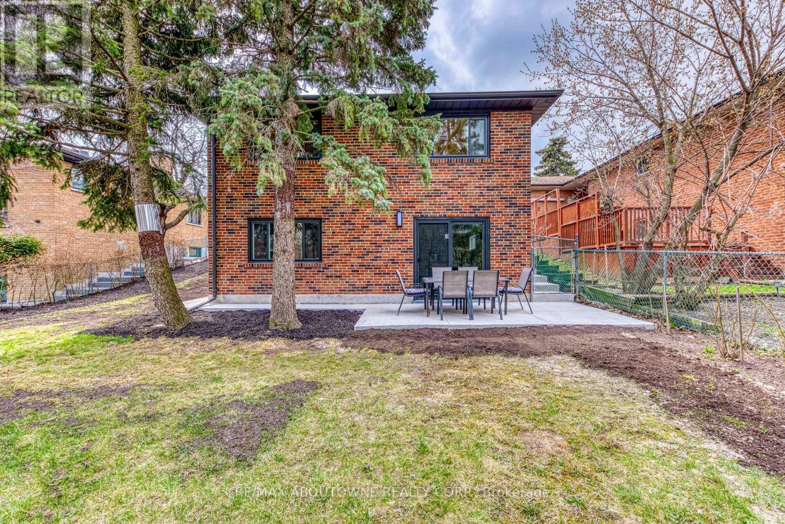 7 Ivybridge Drive, Toronto, Ontario  M9C 3R2 - Photo 49 - W12805618