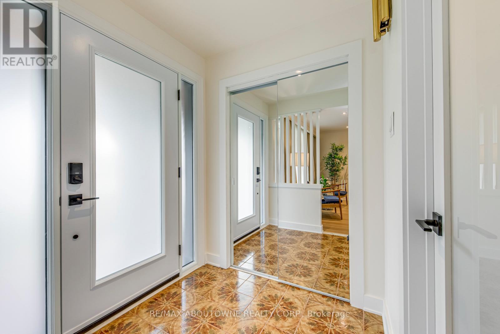 7 Ivybridge Drive, Toronto, Ontario  M9C 3R2 - Photo 5 - W12805618