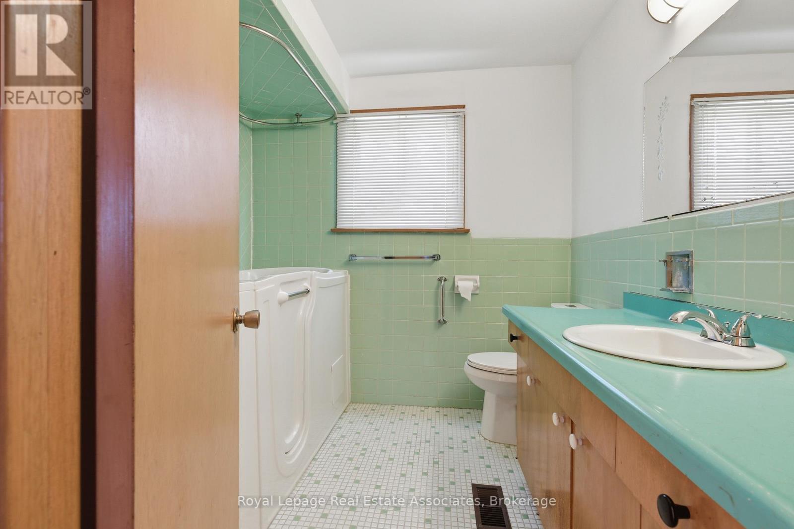 117 Harding Avenue, Toronto, Ontario  M6M 3A4 - Photo 22 - W12805654