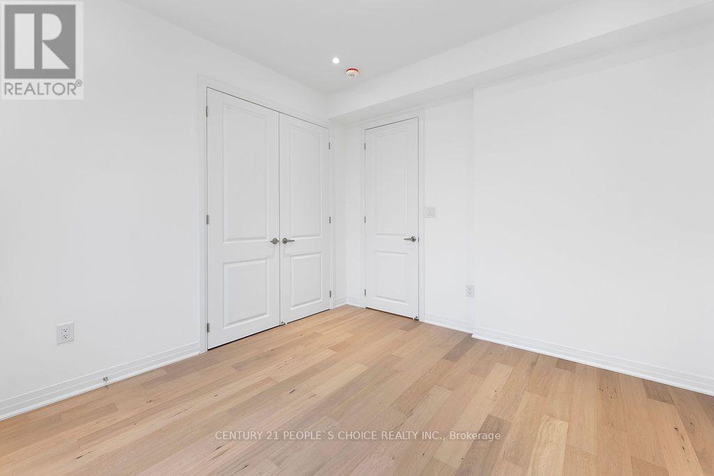 3 Crown Gate, Oakville, Ontario  L6M 5S8 - Photo 13 - W12805676