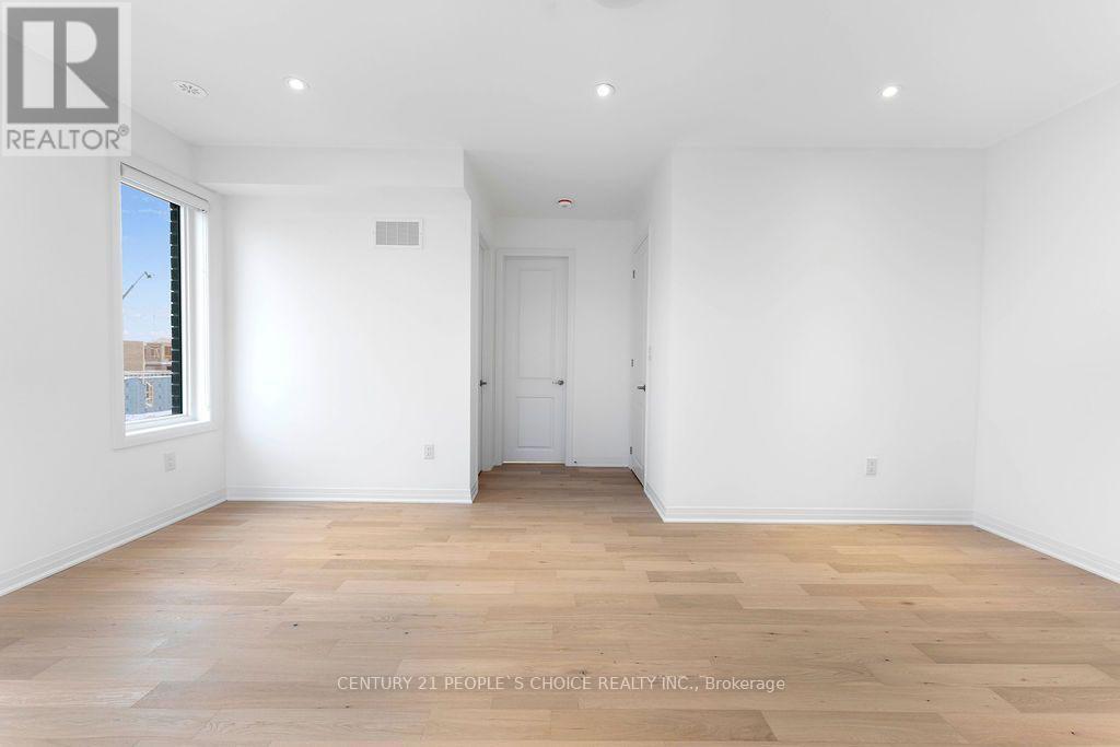 3 Crown Gate, Oakville, Ontario  L6M 5S8 - Photo 18 - W12805676