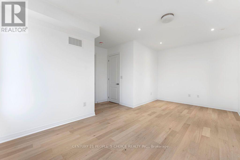 3 Crown Gate, Oakville, Ontario  L6M 5S8 - Photo 19 - W12805676