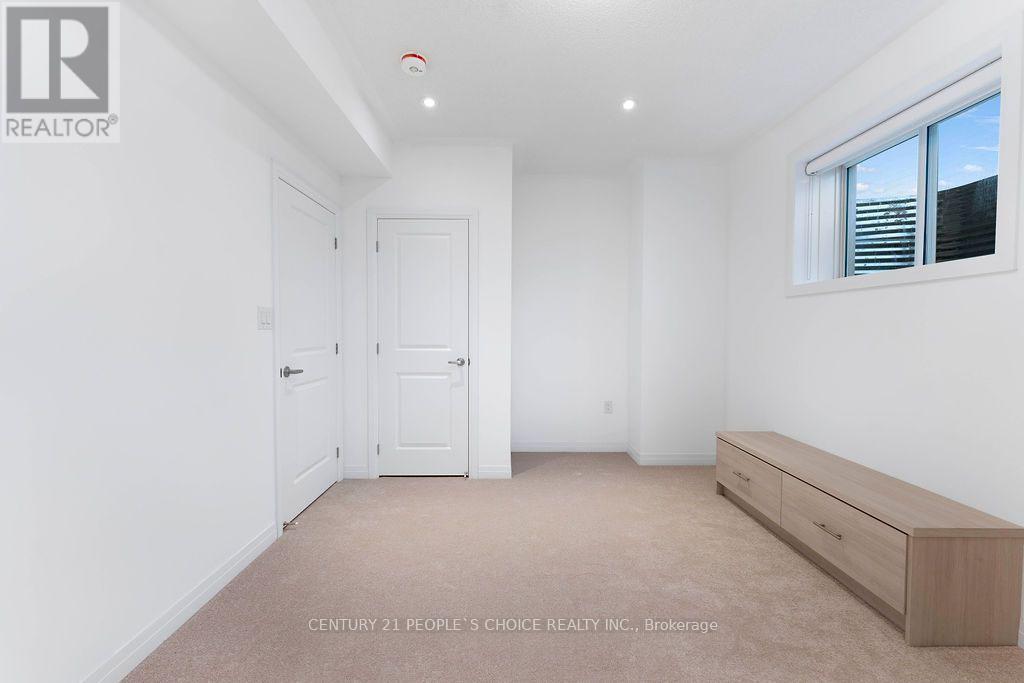 3 Crown Gate, Oakville, Ontario  L6M 5S8 - Photo 33 - W12805676