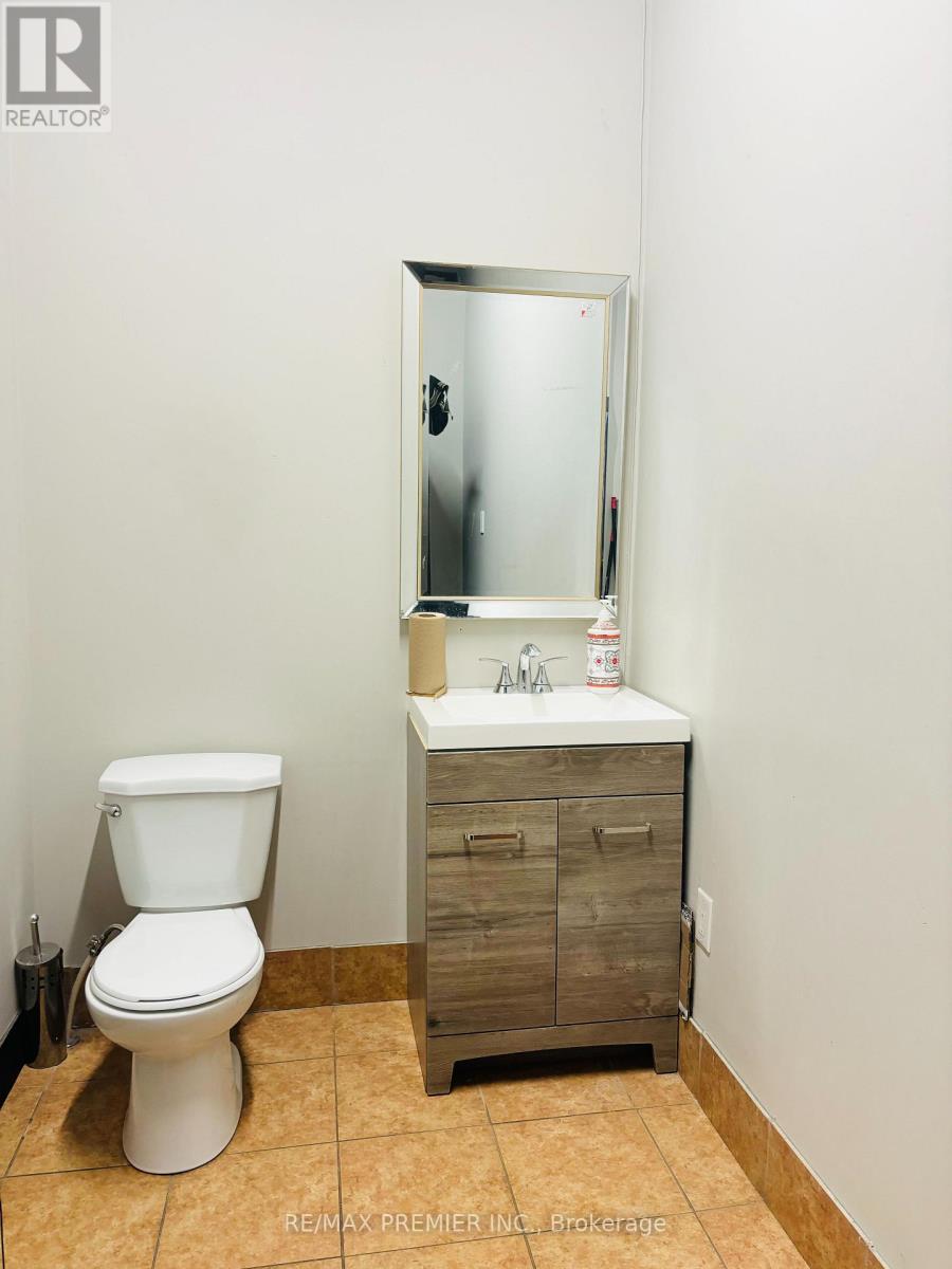 983 Lakeshore Road E, Mississauga, Ontario  L5E 1E5 - Photo 10 - W12805700