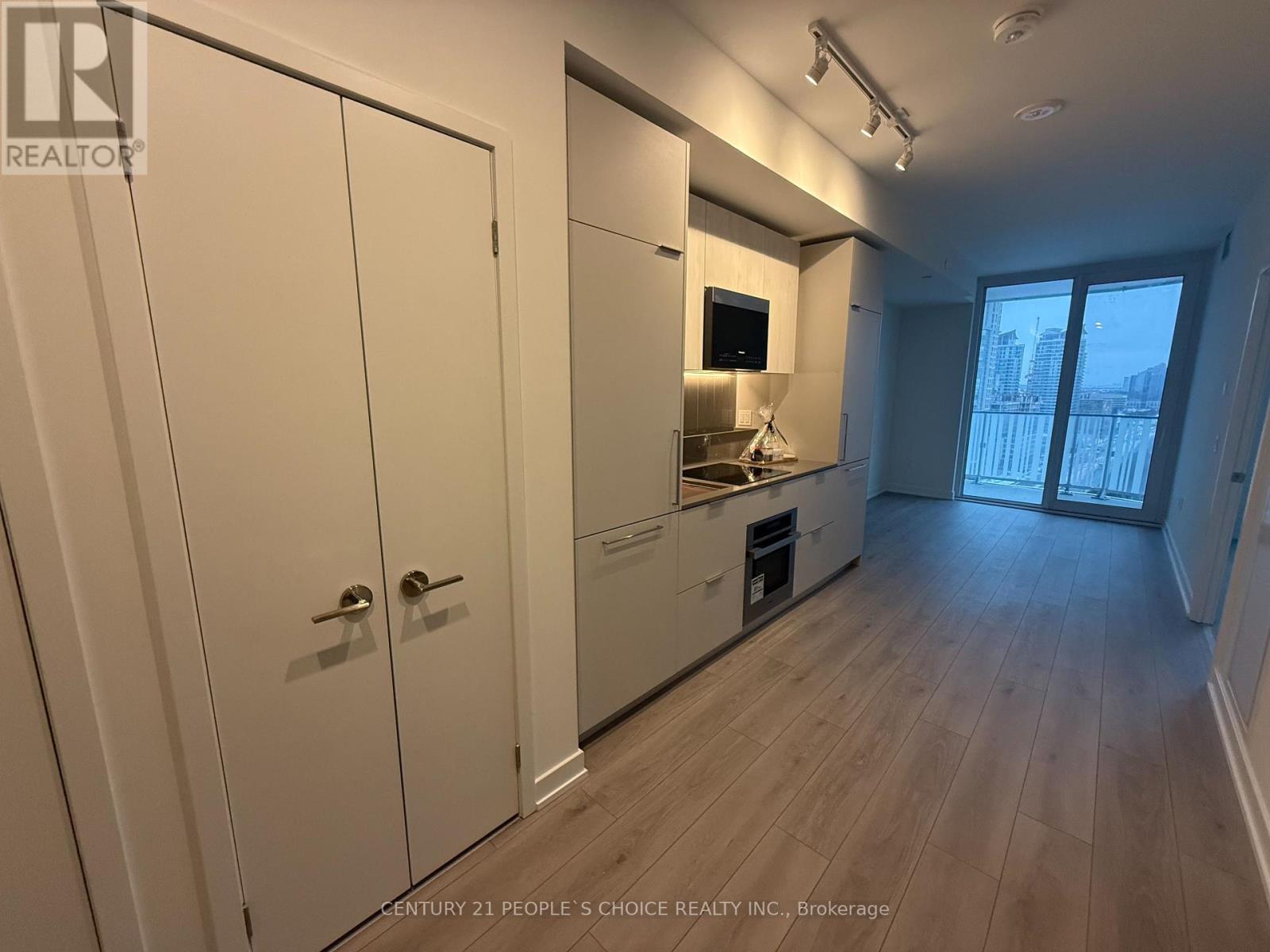 1805 - 1 Fairview Road E, Mississauga, Ontario  L5A 4C6 - Photo 4 - W12805706