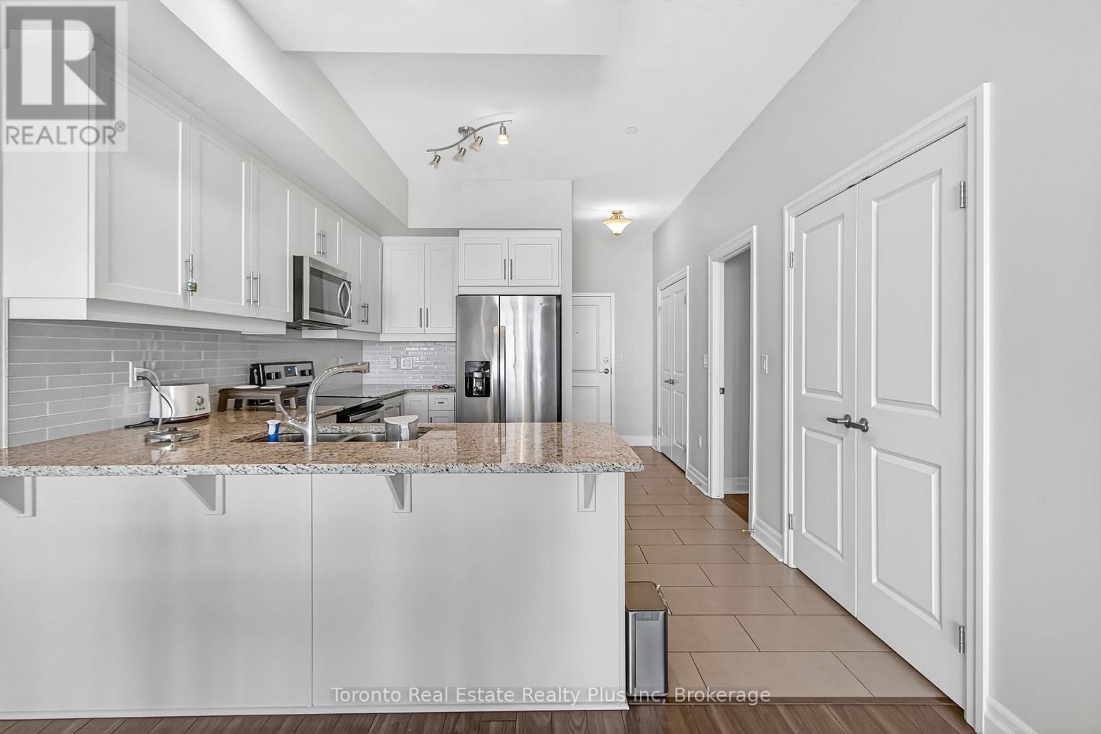 1109 - 260 Villagewalk Boulevard, London North, Ontario  N6G 0W6 - Photo 17 - X12805550