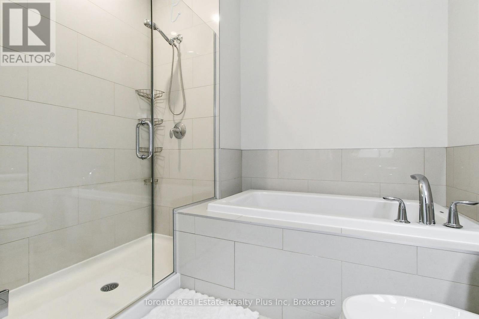 1109 - 260 Villagewalk Boulevard, London North, Ontario  N6G 0W6 - Photo 25 - X12805550