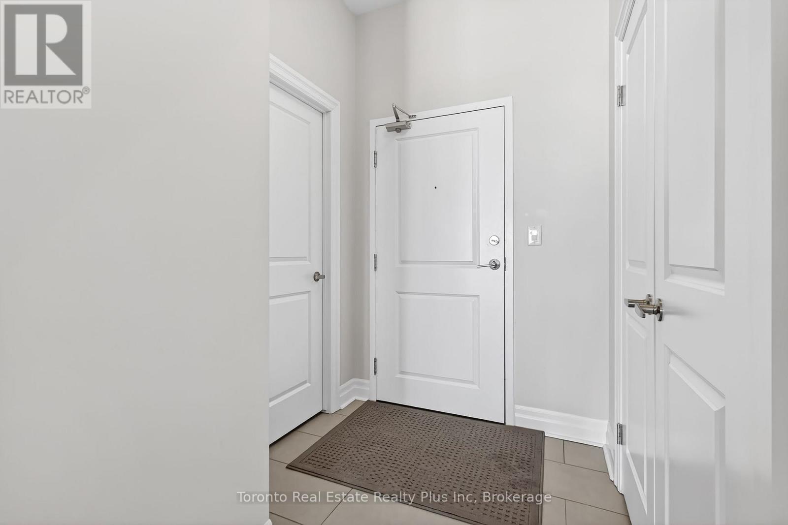 1109 - 260 Villagewalk Boulevard, London North, Ontario  N6G 0W6 - Photo 8 - X12805550