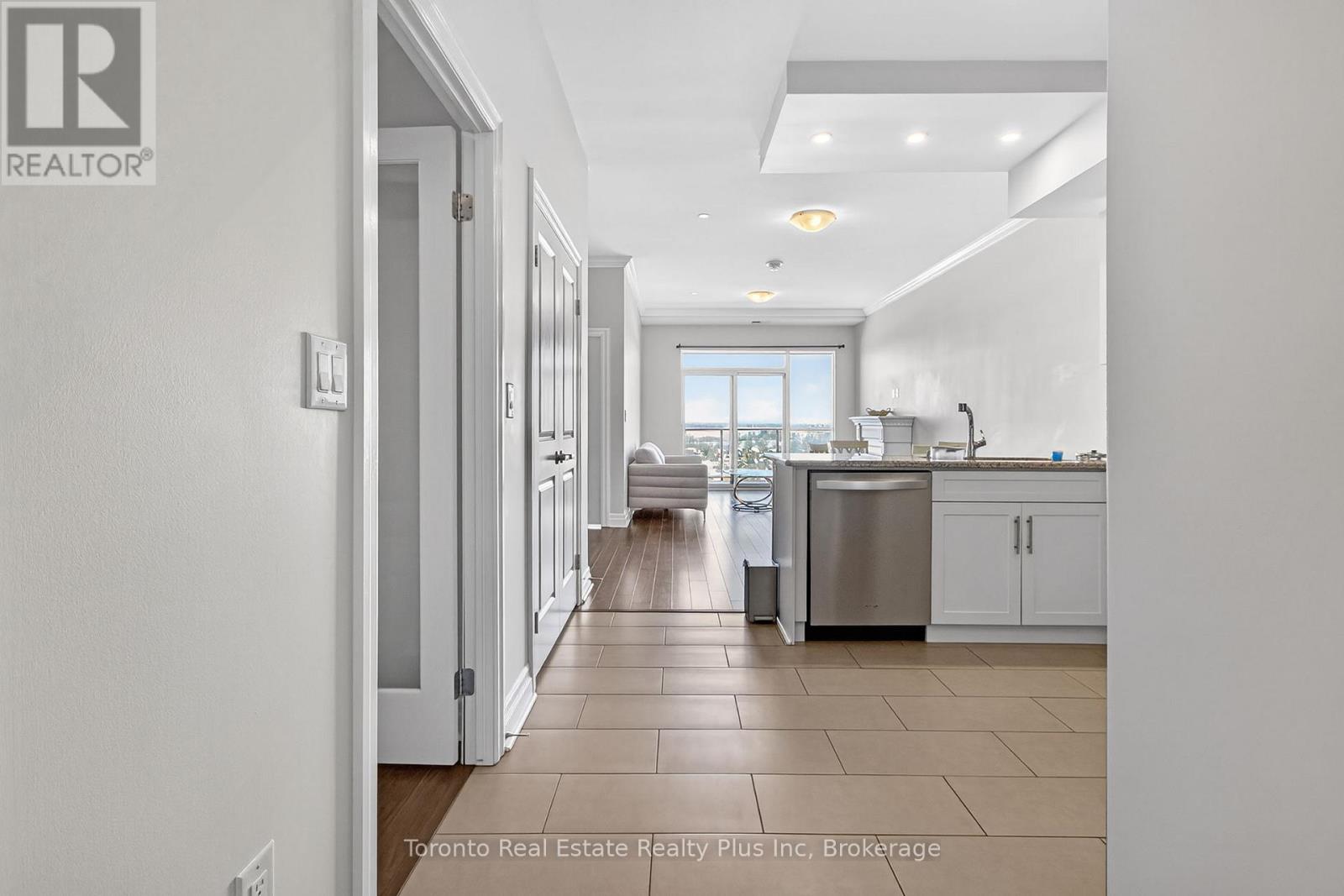 1109 - 260 Villagewalk Boulevard, London North, Ontario  N6G 0W6 - Photo 9 - X12805550