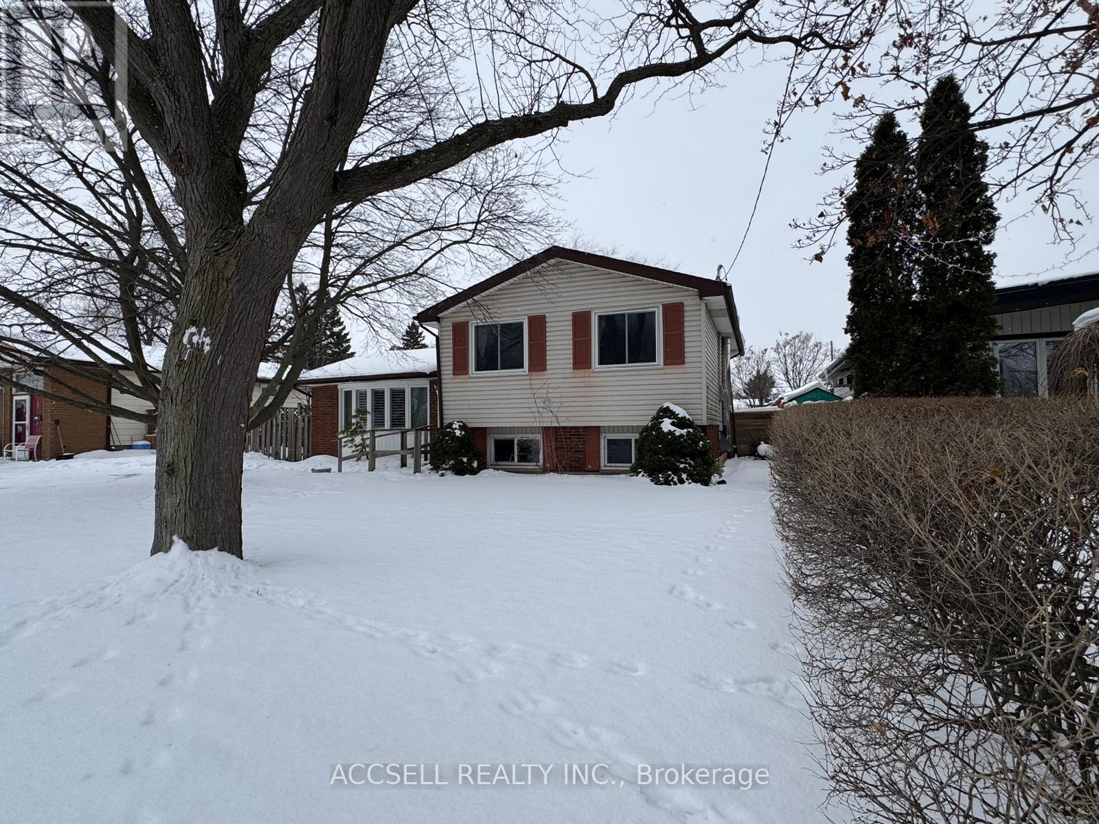10 Baroche Street, Hamilton, Ontario  L8V 4C7 - Photo 1 - X12805592