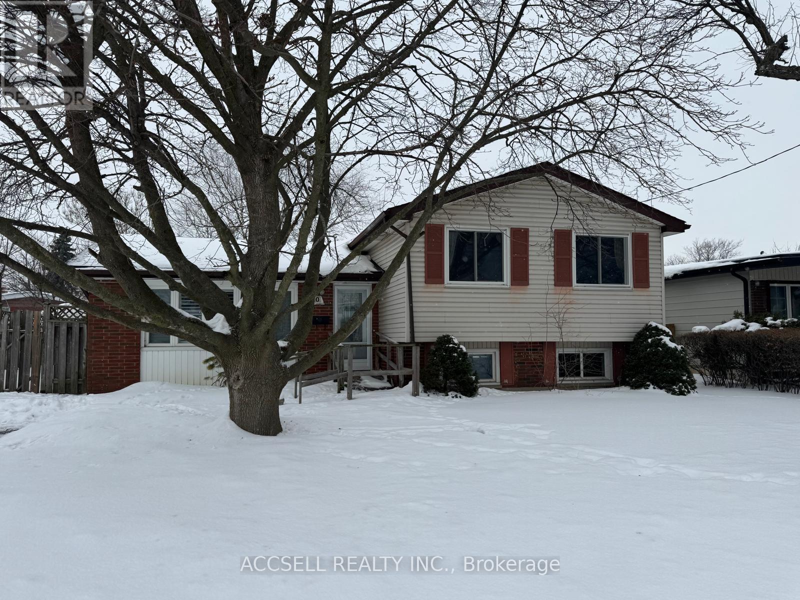 10 Baroche Street, Hamilton, Ontario  L8V 4C7 - Photo 2 - X12805592