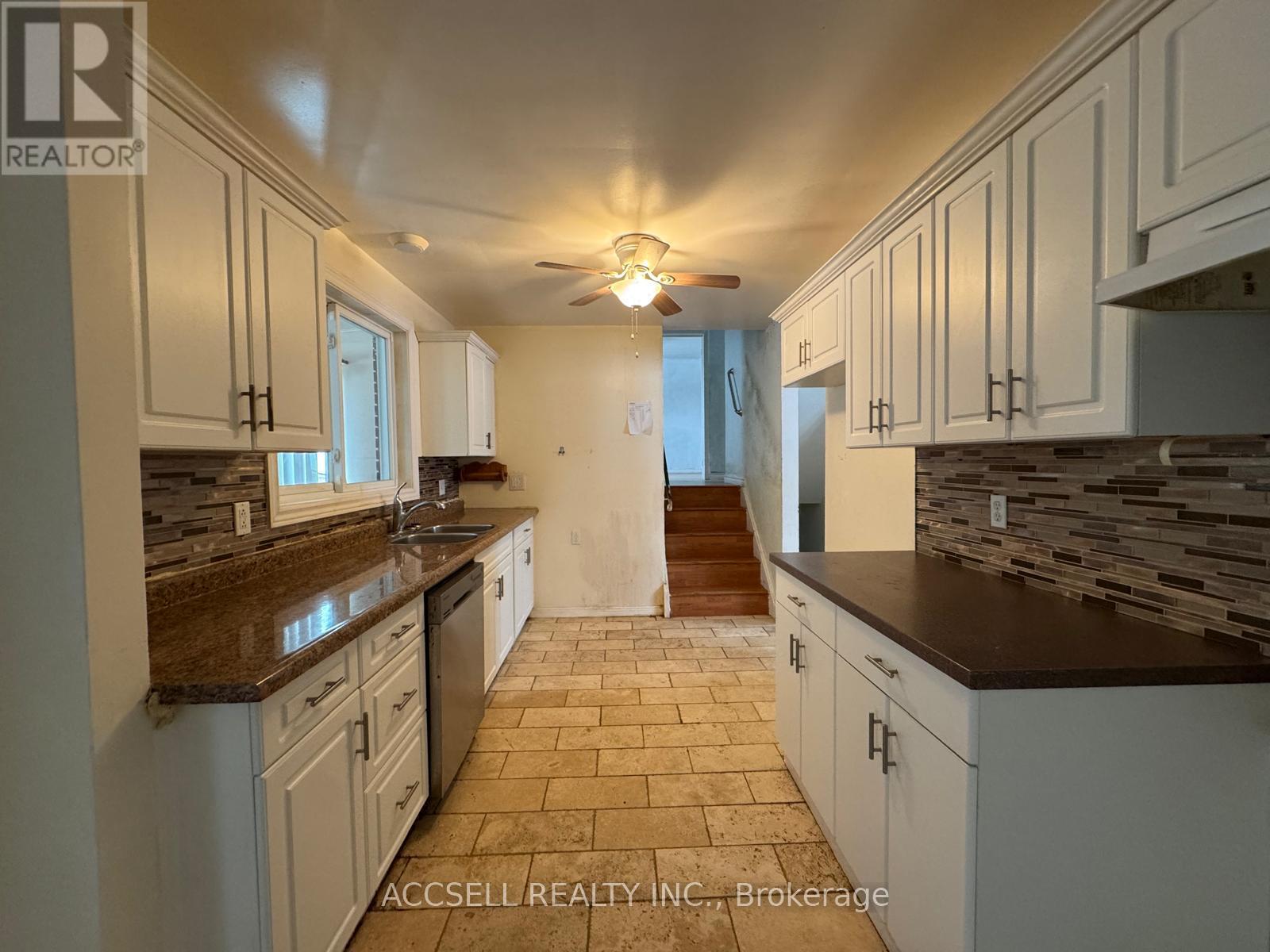 10 Baroche Street, Hamilton, Ontario  L8V 4C7 - Photo 5 - X12805592