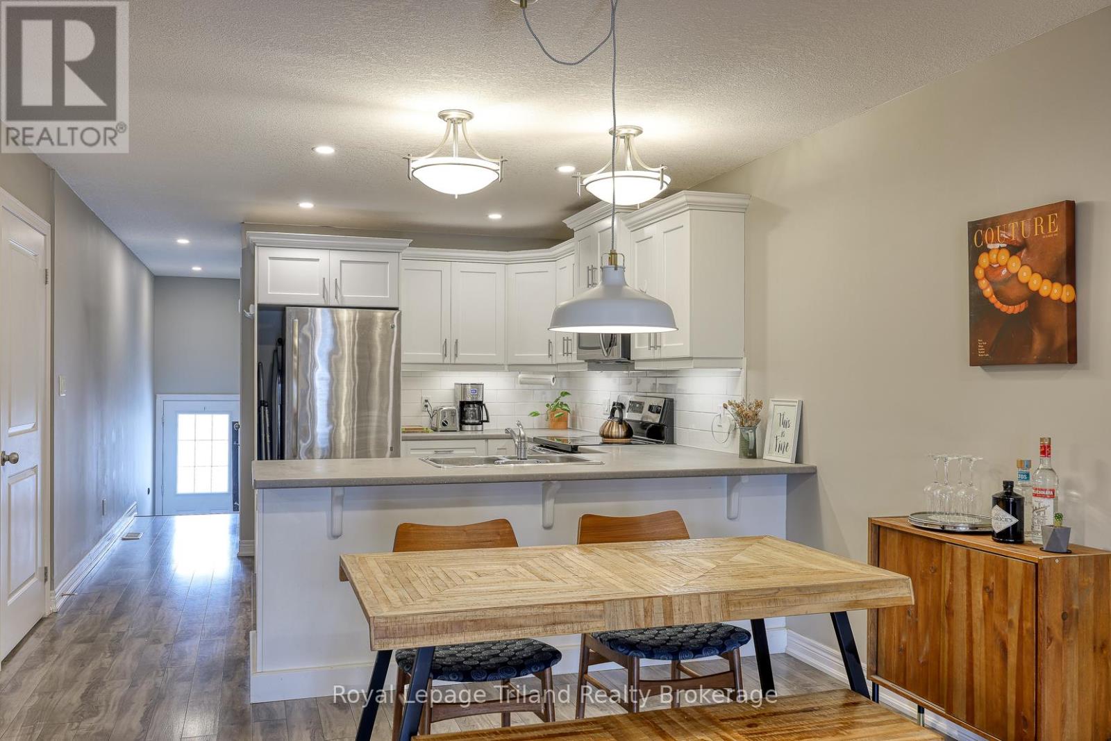 68 North Main Street, Norfolk, Ontario  N3Y 2M3 - Photo 2 - X12805758