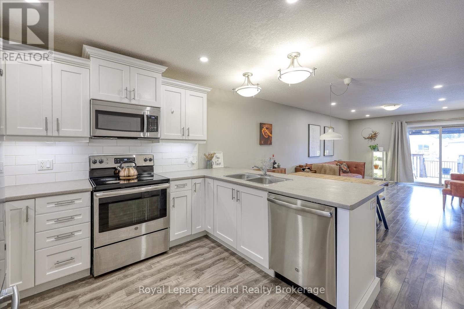 68 North Main Street, Norfolk, Ontario  N3Y 2M3 - Photo 3 - X12805758