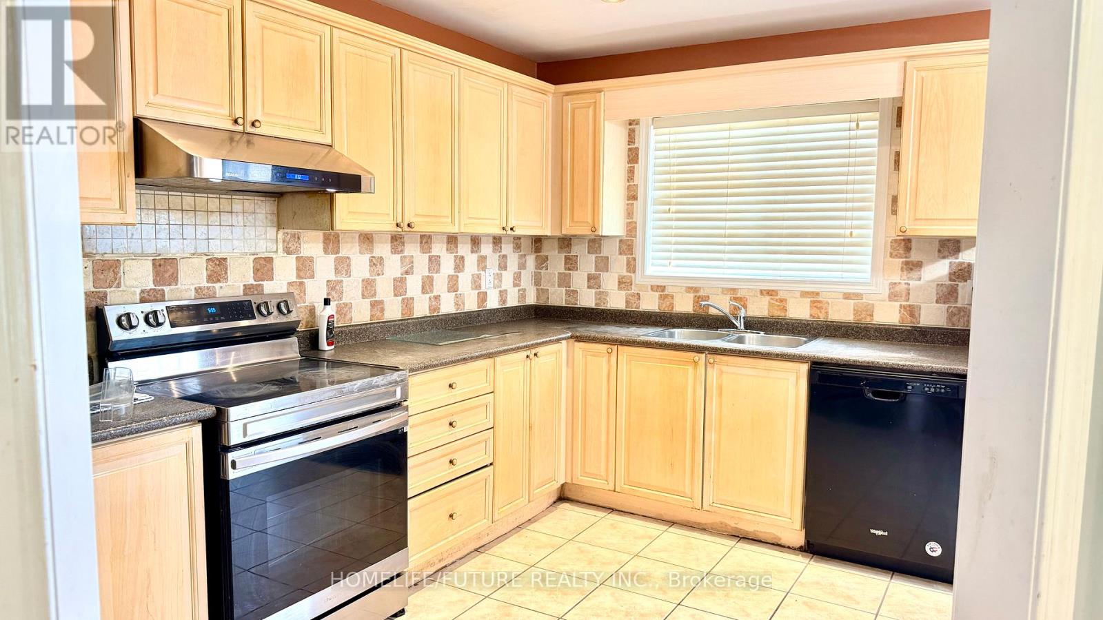 Main & 2nd - 45 Secord Crescent, Brampton (Fletcher's Meadow), Ontario  L6X 4Y8 - Photo 10 - W12693564