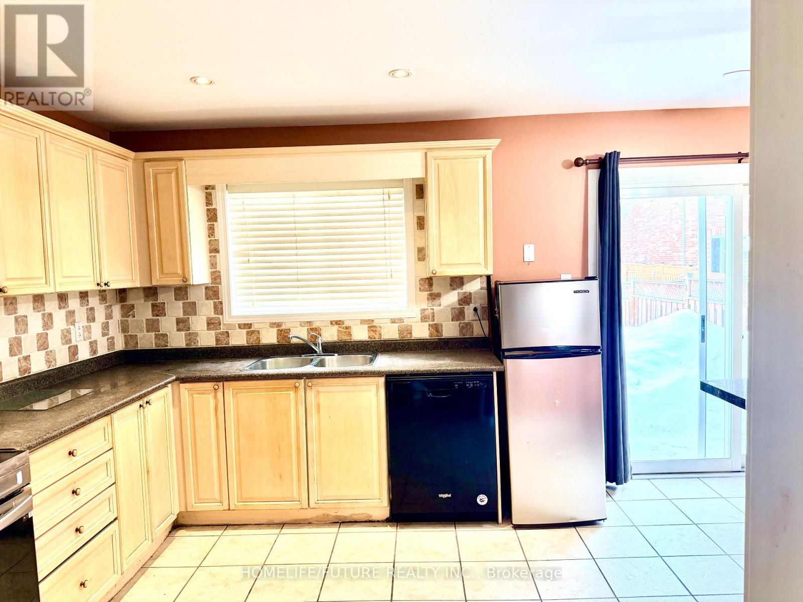 Main & 2nd - 45 Secord Crescent, Brampton (Fletcher's Meadow), Ontario  L6X 4Y8 - Photo 11 - W12693564